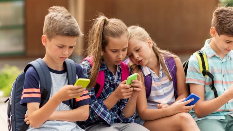 México amplía el debate sobre redes sociales y bienestar infantil