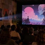 Imagen ilustrativa de público durante una proyección de cine independiente en un festival