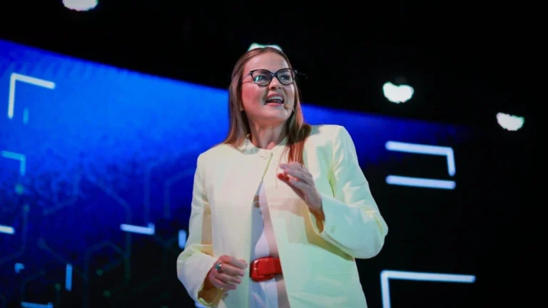 Cecilia Patrón durante la presentación de la estrategia MIDigital del Ayuntamiento de Mérida