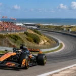 Imagen ilustrativa de un monoplaza de Fórmula 1 recorriendo el circuito de Zandvoort junto al mar del Norte
