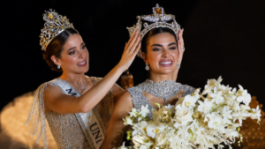 María Vargas recibe la corona de Fátima Bosch y se convierte en Miss Universe México 2026