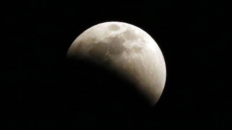 La Luna llena y el eclipse parcial disparan las búsquedas en México