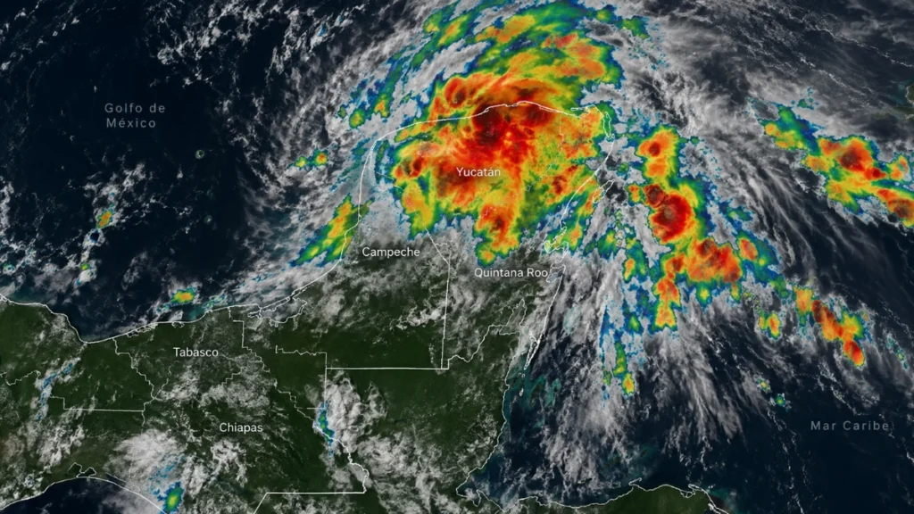 Imagen satelital ilustrativa de fuertes lluvias y tormentas sobre la Península de Yucatán