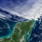 Imagen ilustrativa de un sistema frontal aproximándose a la Península de Yucatán