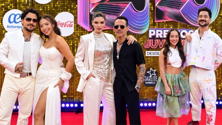 Conductores de Premios Juventud 2026 durante la gala celebrada en Marbella, España