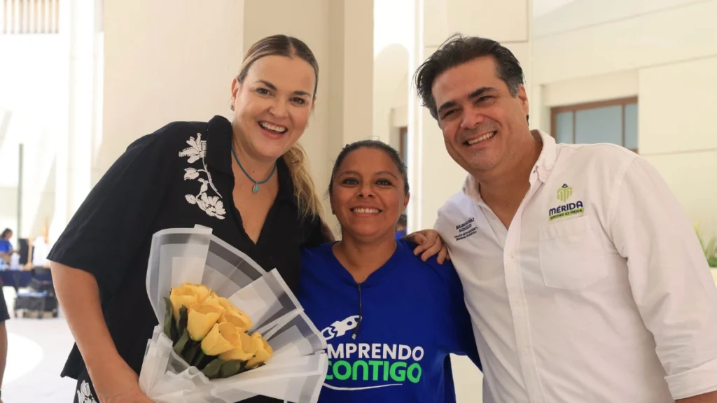 Participantes de la cuarta generación del programa Emprendo Contigo en Mérida