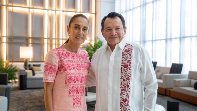 Claudia Sheinbaum durante su visita a Yucatán como parte de su gira de rendición de cuentas.