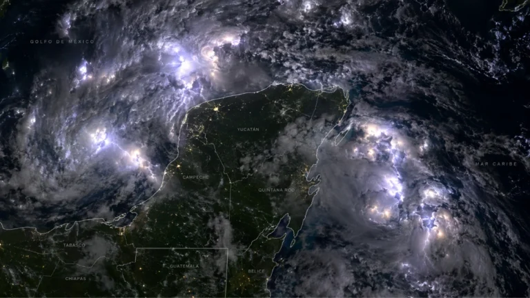 Imagen ilustrativa de fuertes lluvias y tormentas eléctricas sobre la Península de Yucatán