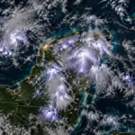 Tormentas eléctricas y grandes nubes de lluvia sobre la Península de Yucatán.