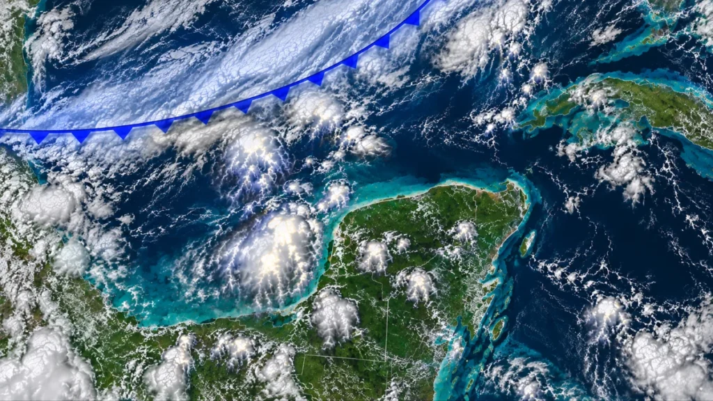 Representación satelital del frente frío número 2 aproximándose a la península de Yucatán, con nubosidad sobre el Golfo de México.