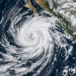 Huracán Simón sobre el océano Pacífico frente a las costas occidentales de México.