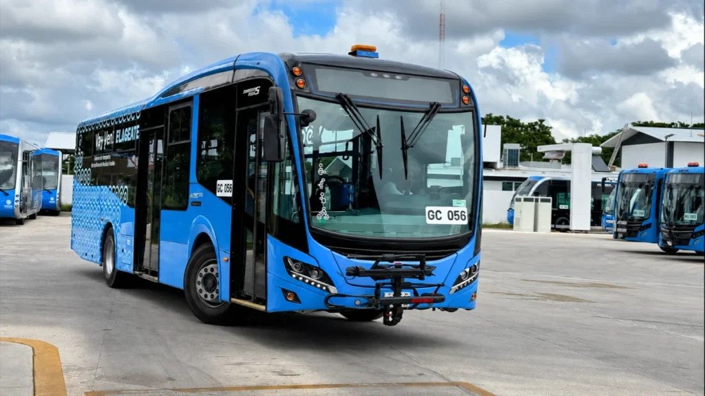 Autobús Va y Ven en Mérida durante las celebraciones del Festival de las Ánimas 2026